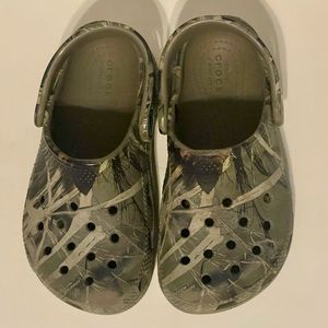Toddler camouflage crocs